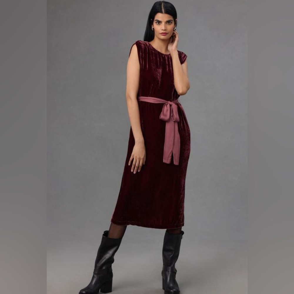 VELVET BY GRAHAM & SPENCER SLEEVELESS VELVET MIDI DRESS
